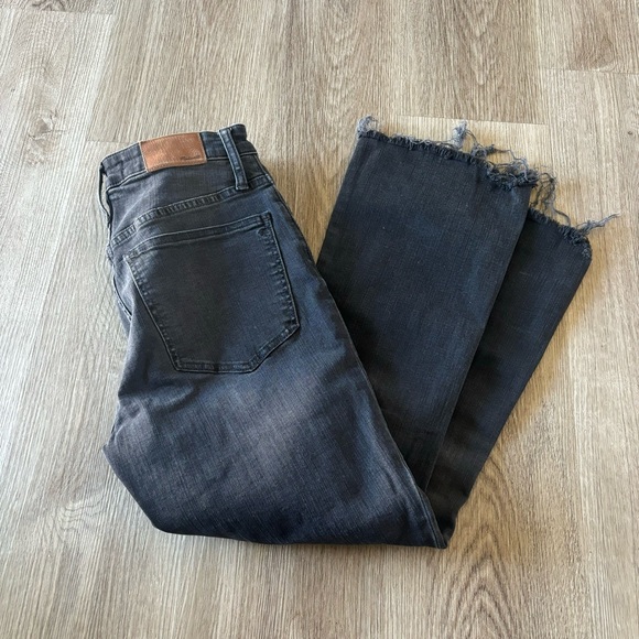 Madewell Curvy Cali Demi-Boot Jeans in Berkeley Black: Chewed-Hem Edition - Picture 5 of 9